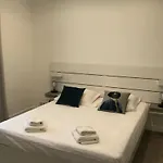 Апартаменты Elegant Dans Le Quartier Concorde A *