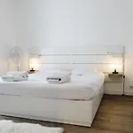 Elegant Dans Le Quartier Concorde A * Париж