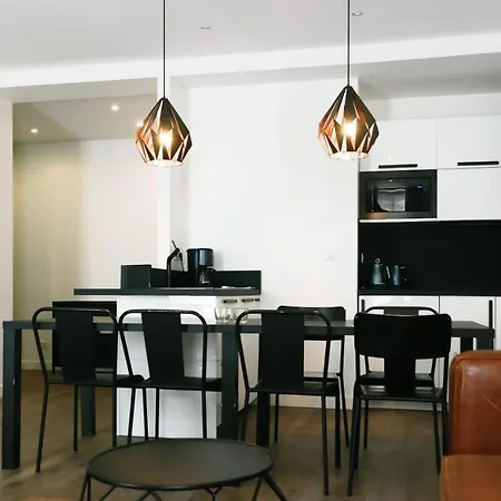 Апартаменты Elegant Dans Le Quartier Concorde A