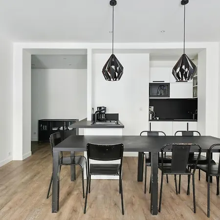 Elegant Dans Le Quartier Concorde A Appartement